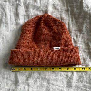 Madewell merino wool cuffed beanie in Faded Rust